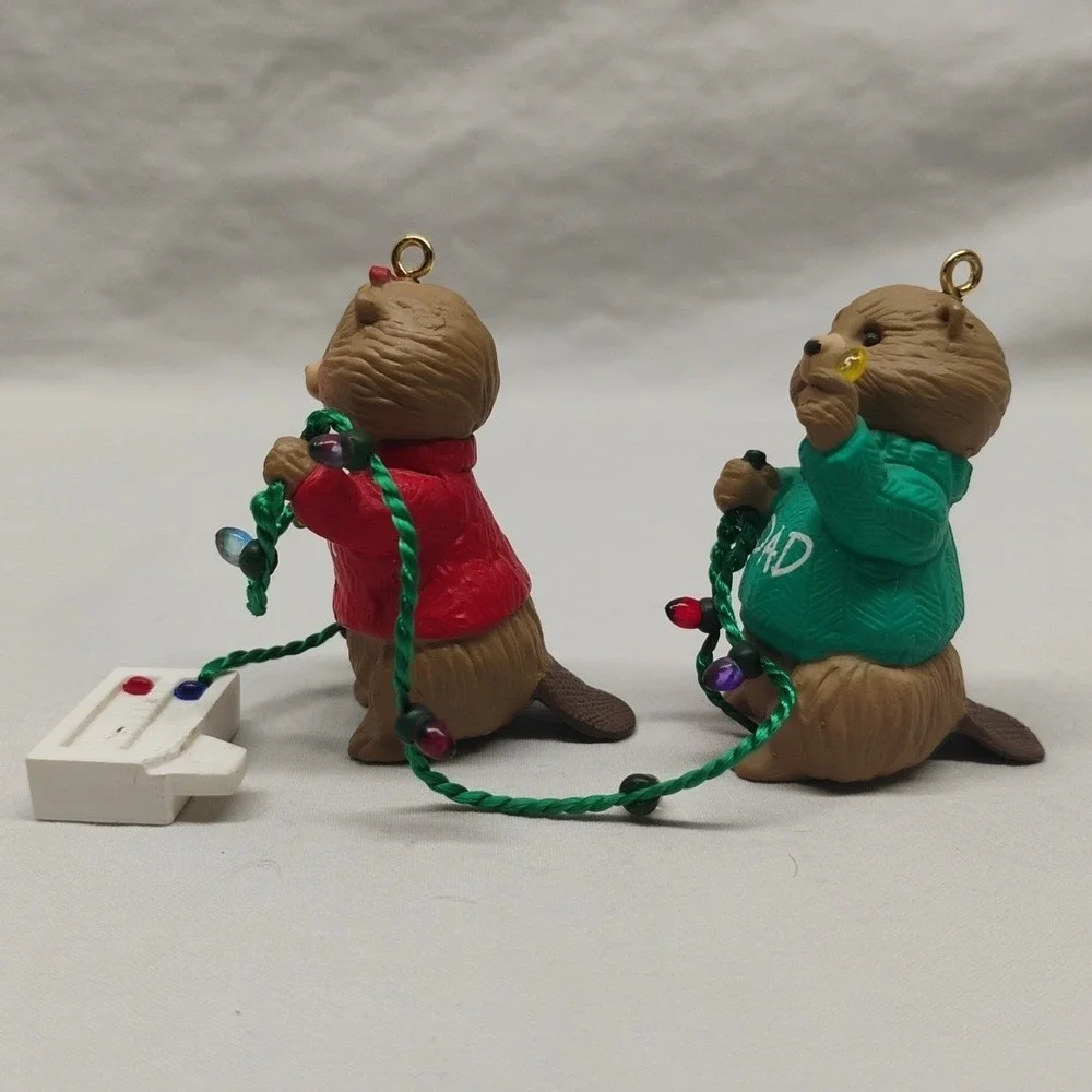 Hallmark Keepsake 1992 Mom‎ & Dad Beaver Hanging Lights Christmas Ornament